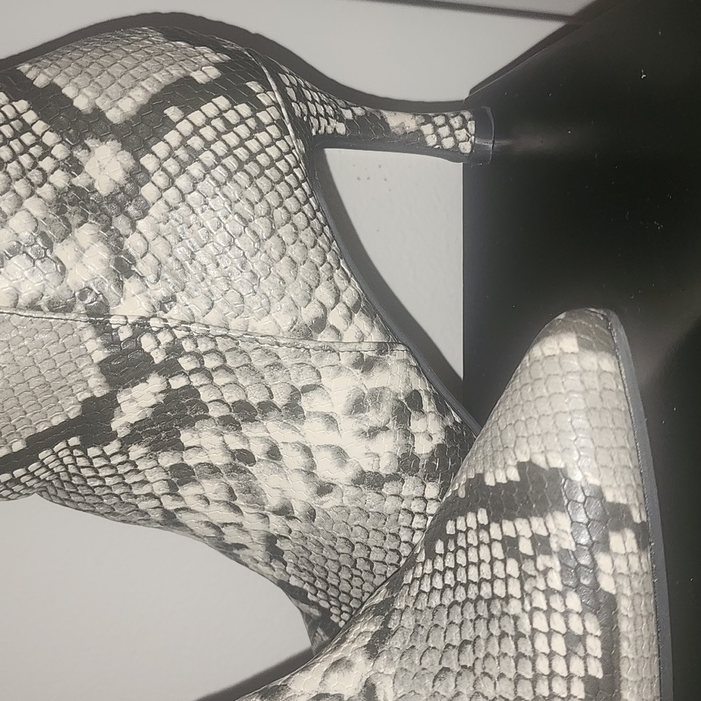 Snakeskin Pattern Women's Boots - Picture 2 of 5